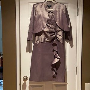 R&M Richards Dress. Size 14. Color is gray/tan.